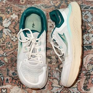 Altra paradigm 7 running shoe white and green womens size 8.5 guide rail